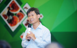 PGS TS Nguyễn Ngọc Vinh trình bày báo cáo